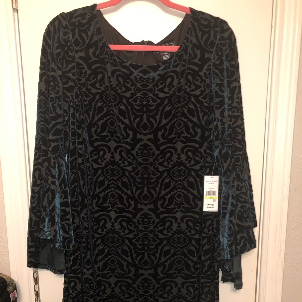 NWT Jessica Howard: Velvet Burnout Sheath Dress